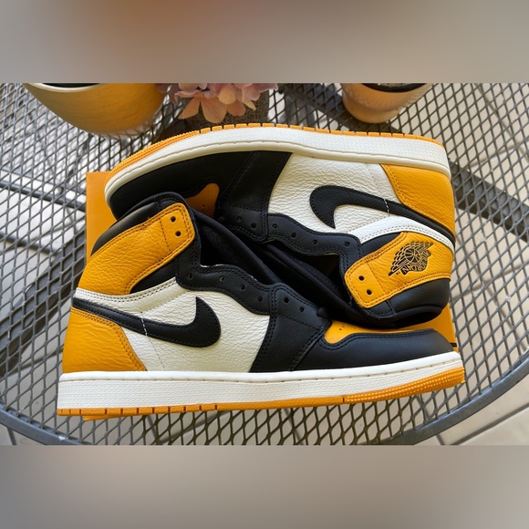 Taxi Jordan 1s - Picture 1 of 2